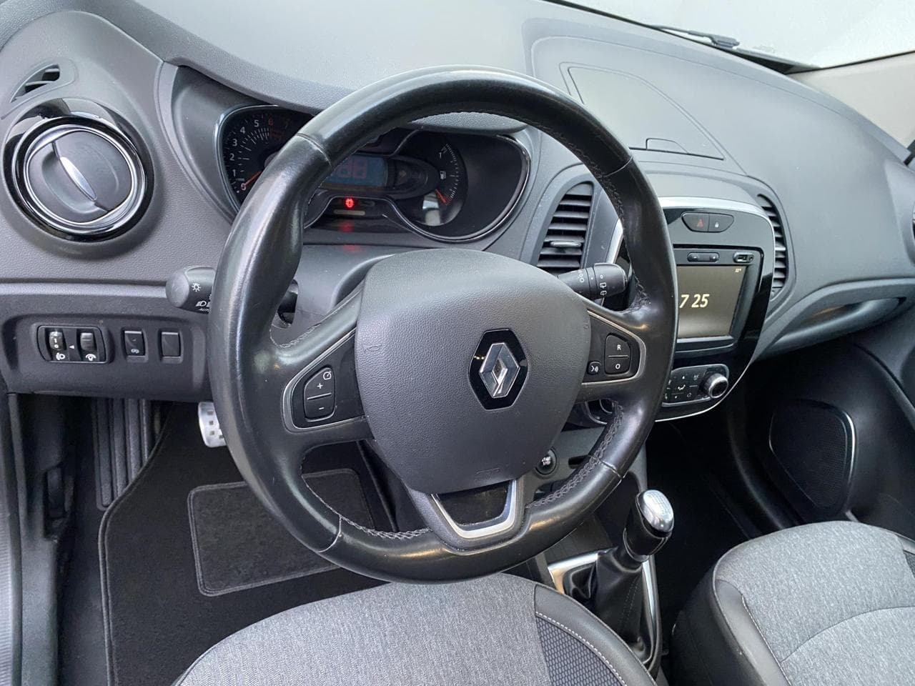 2019 Renault CAPTUR - 12