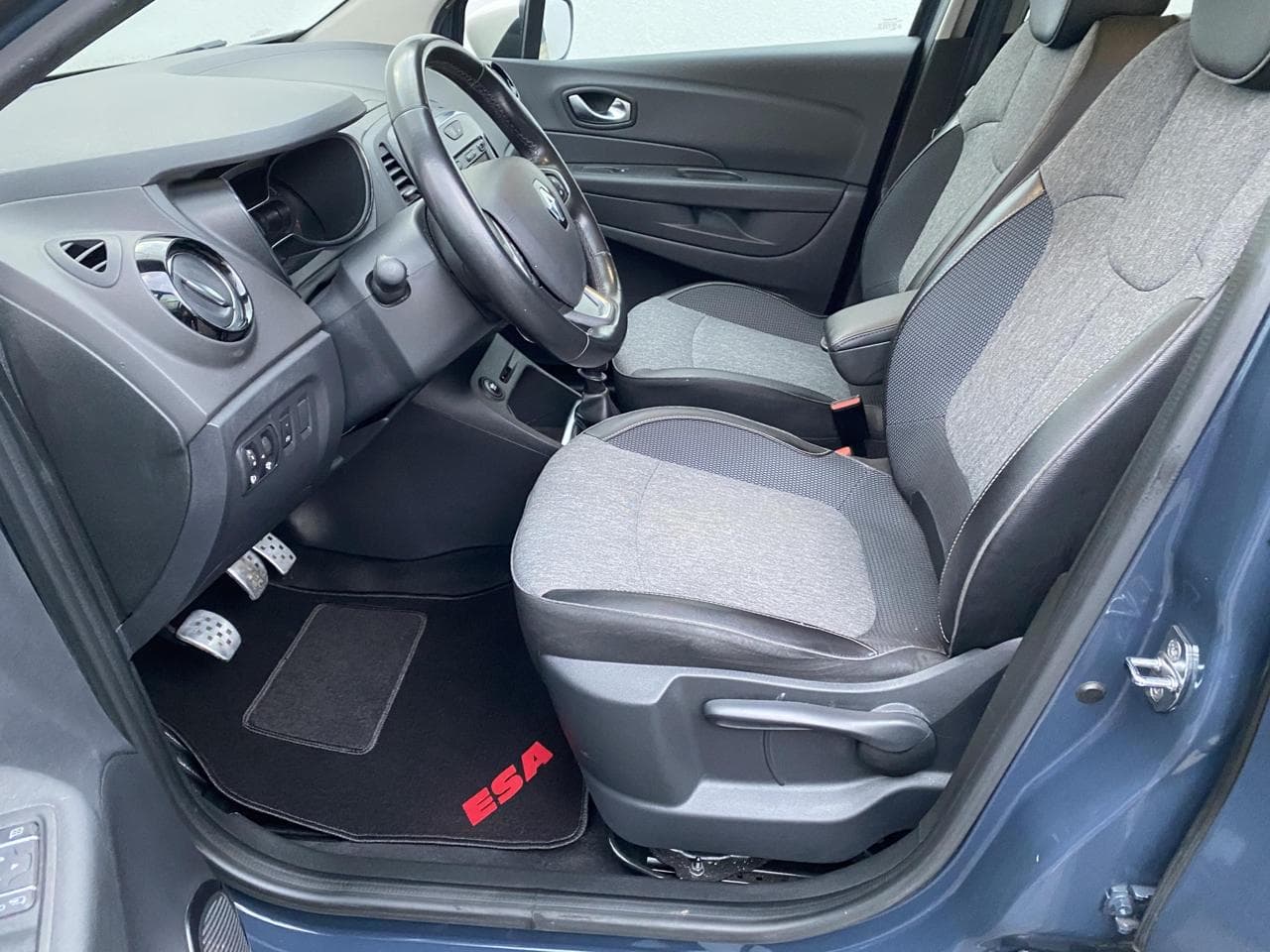 2019 Renault CAPTUR - 9