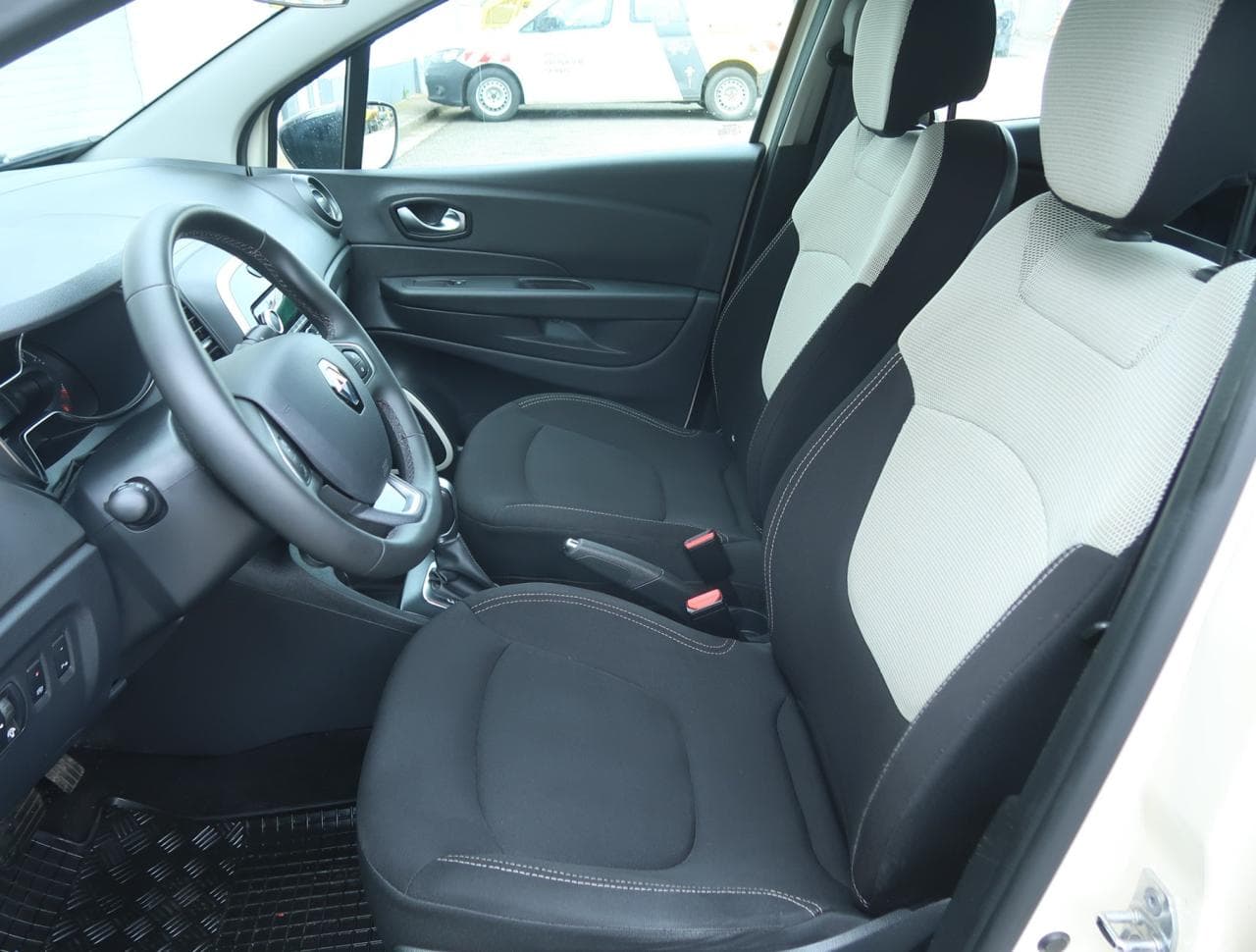 2018 Renault CAPTUR - 16