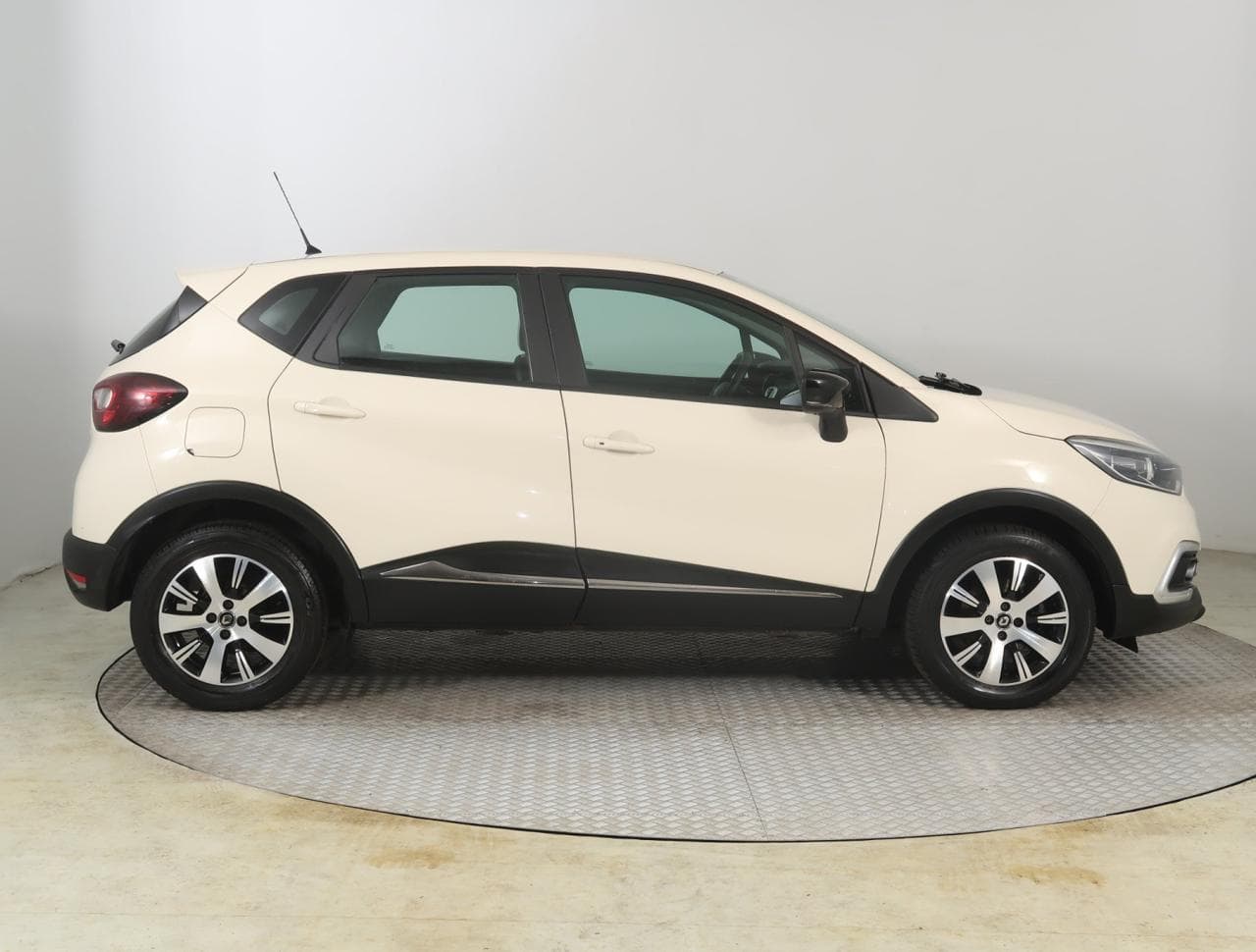 2018 Renault CAPTUR - 8