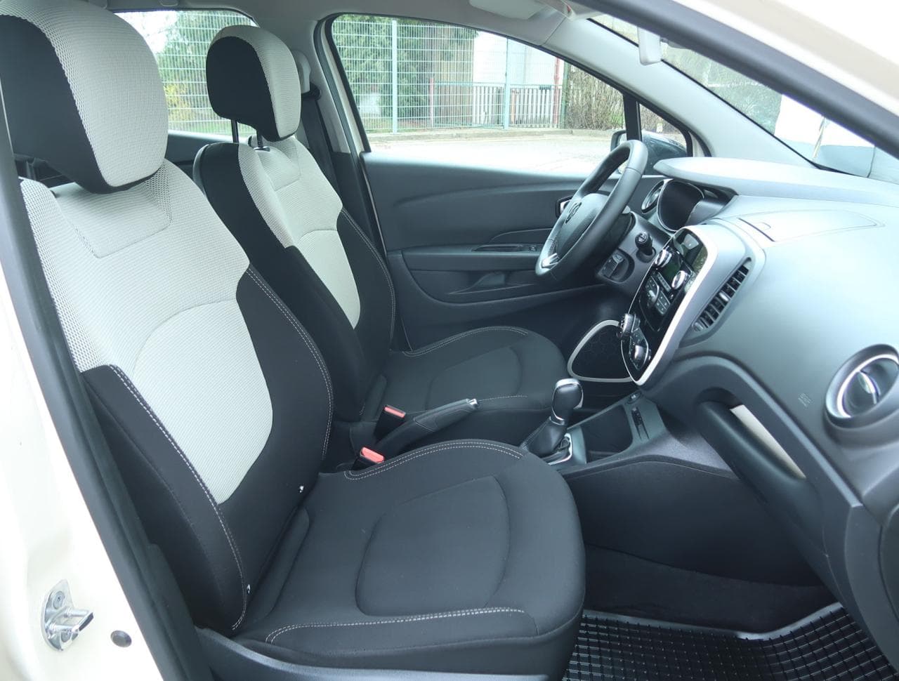 2018 Renault CAPTUR - 12