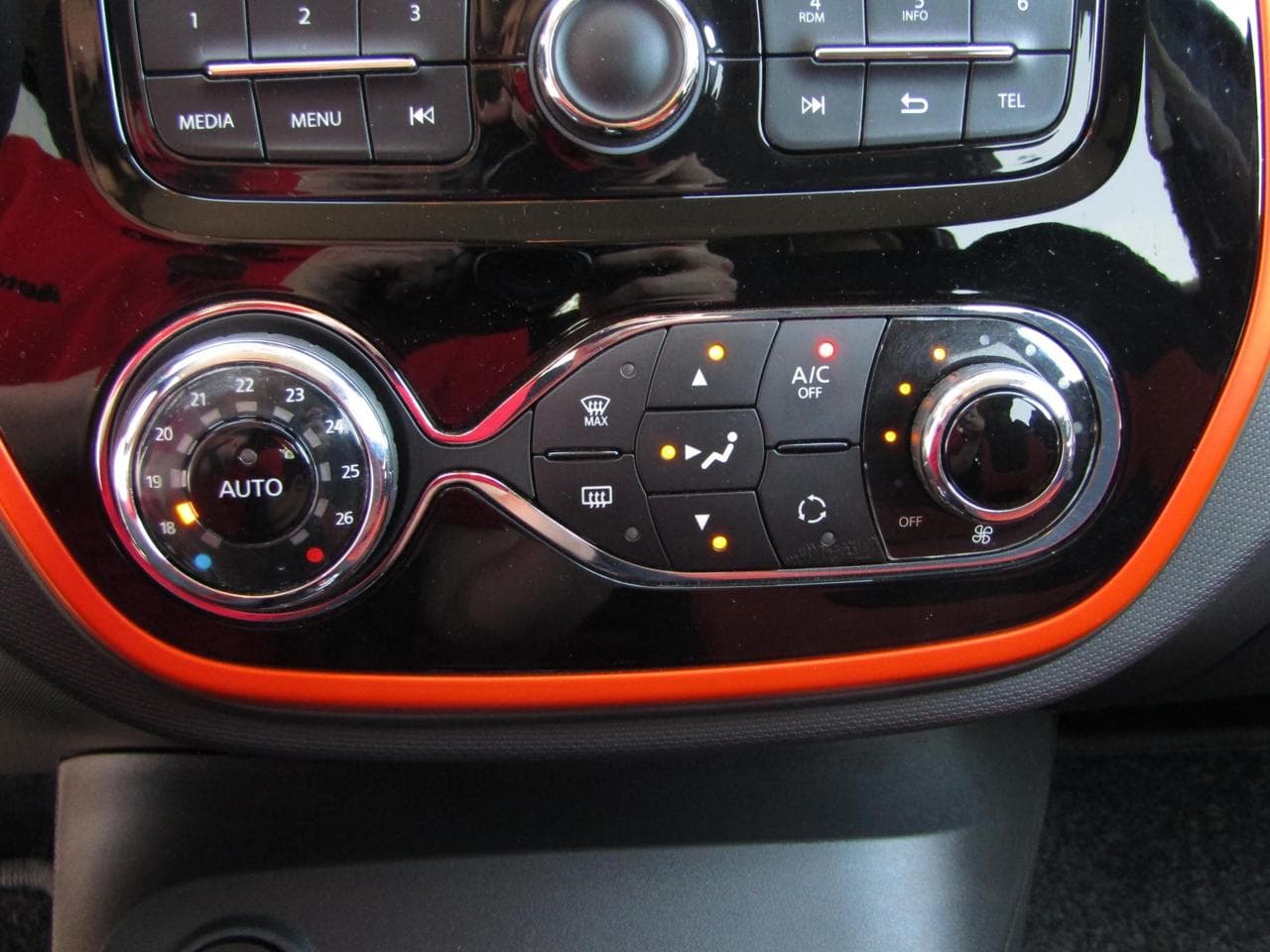 2015 Renault CAPTUR - 24