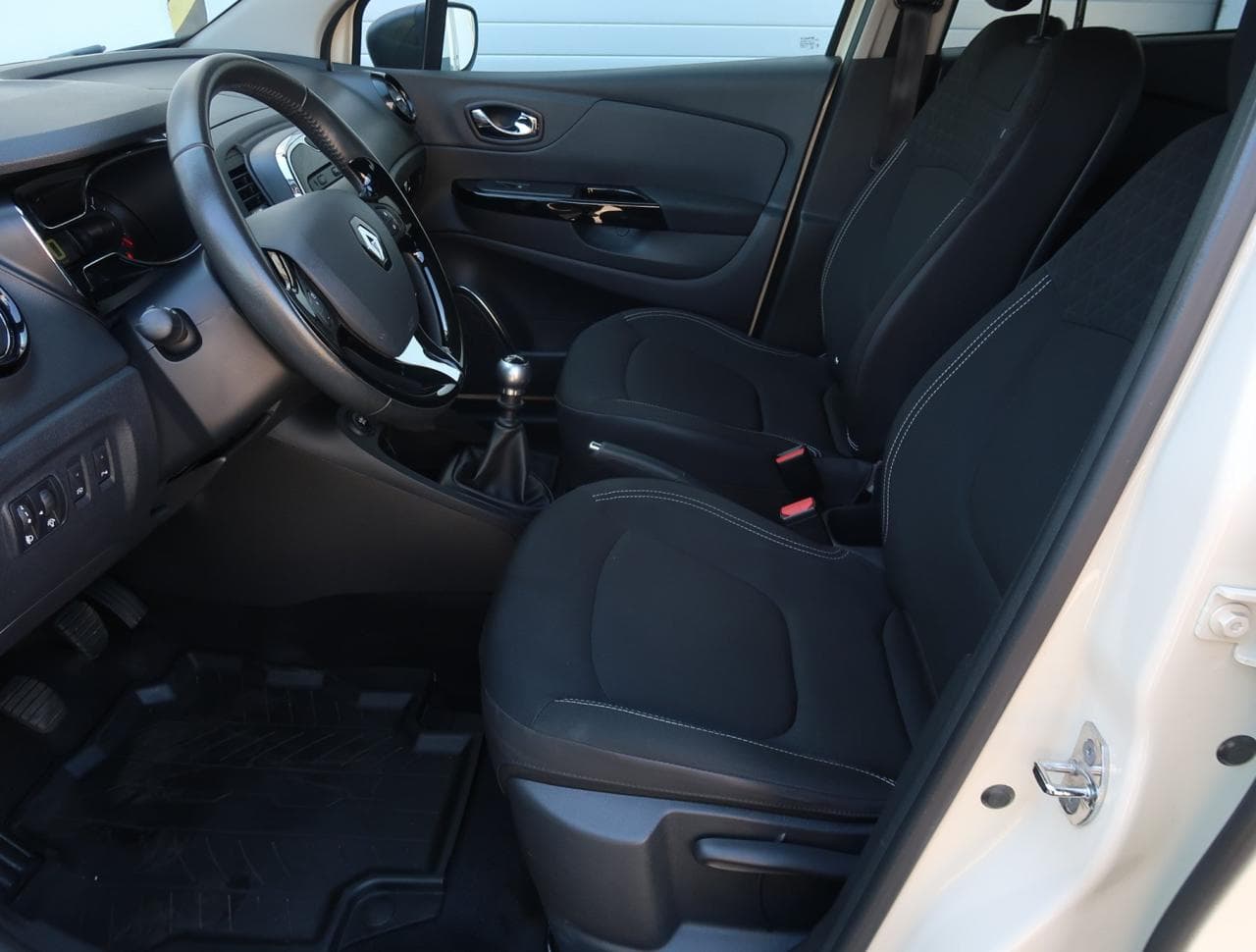 2017 Renault CAPTUR - 16