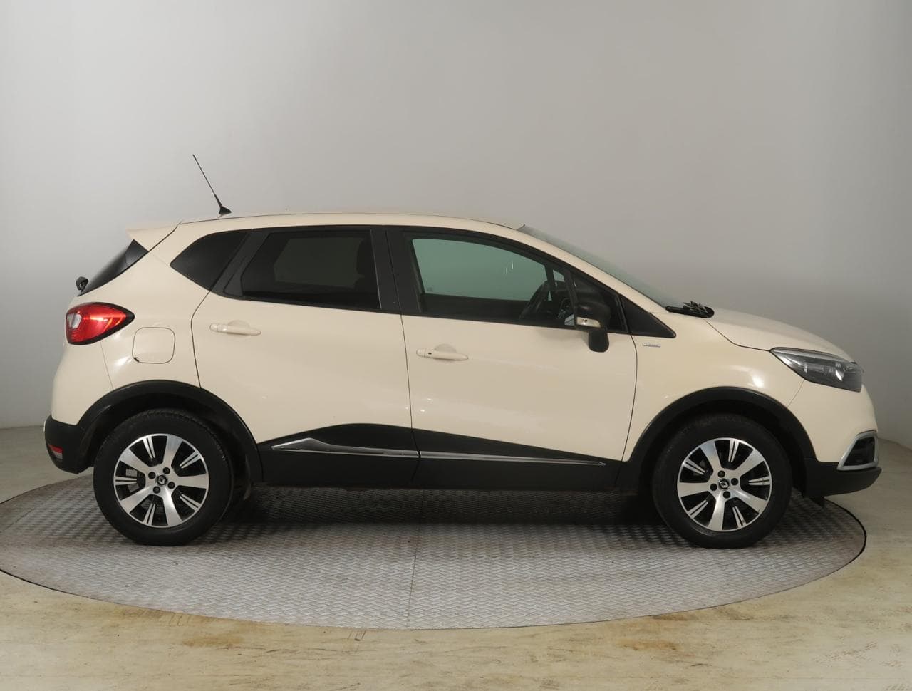 2017 Renault CAPTUR - 8