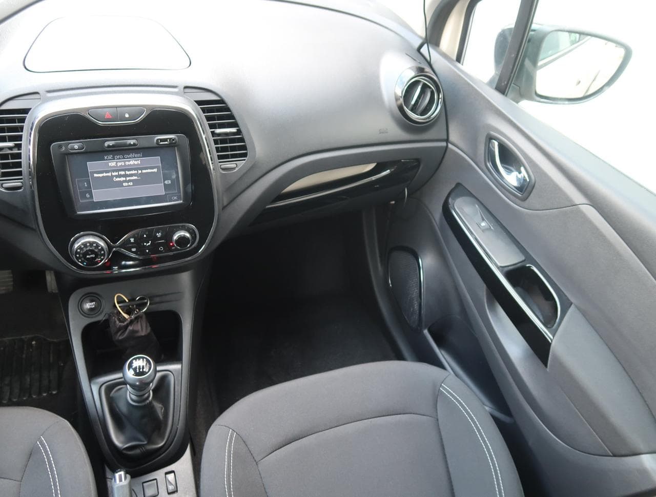 2017 Renault CAPTUR - 11