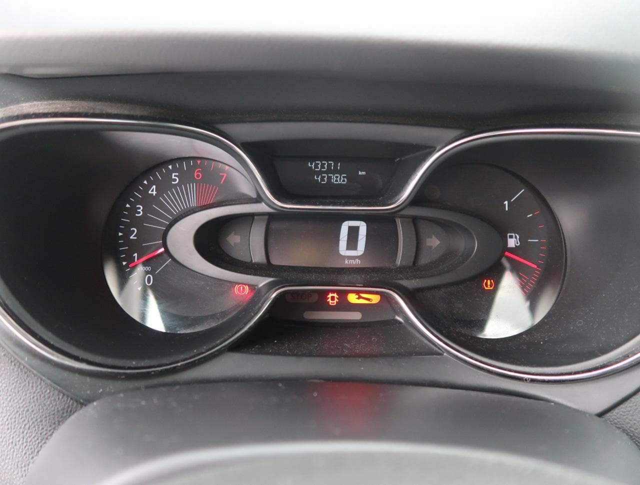 2017 Renault CAPTUR - 17