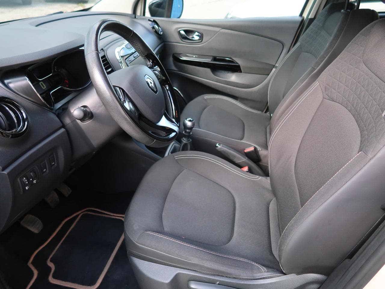2016 Renault CAPTUR - 16