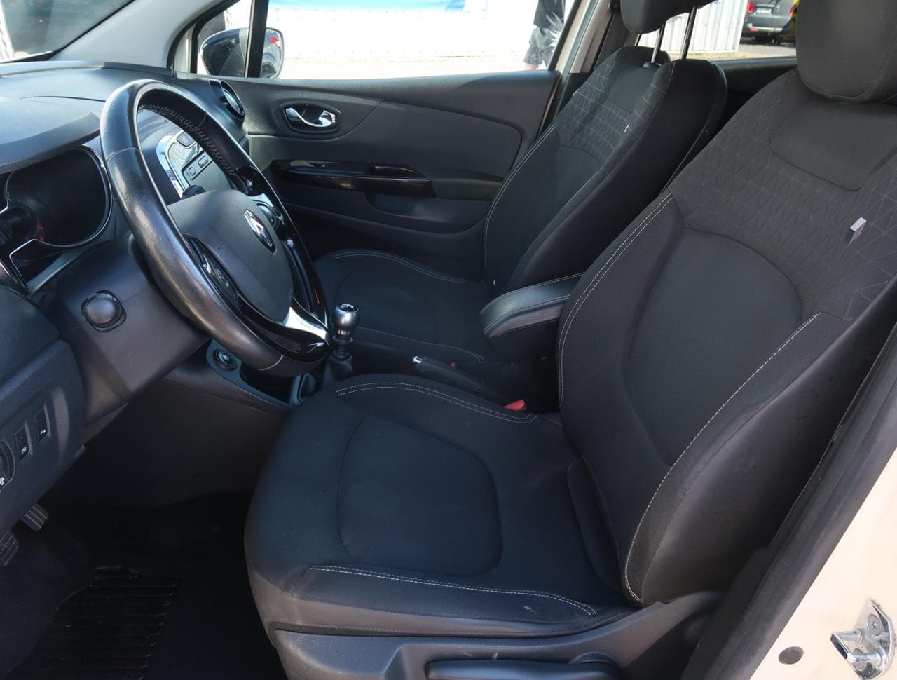 2017 Renault CAPTUR - 16