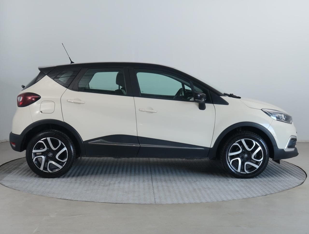 2017 Renault CAPTUR - 8