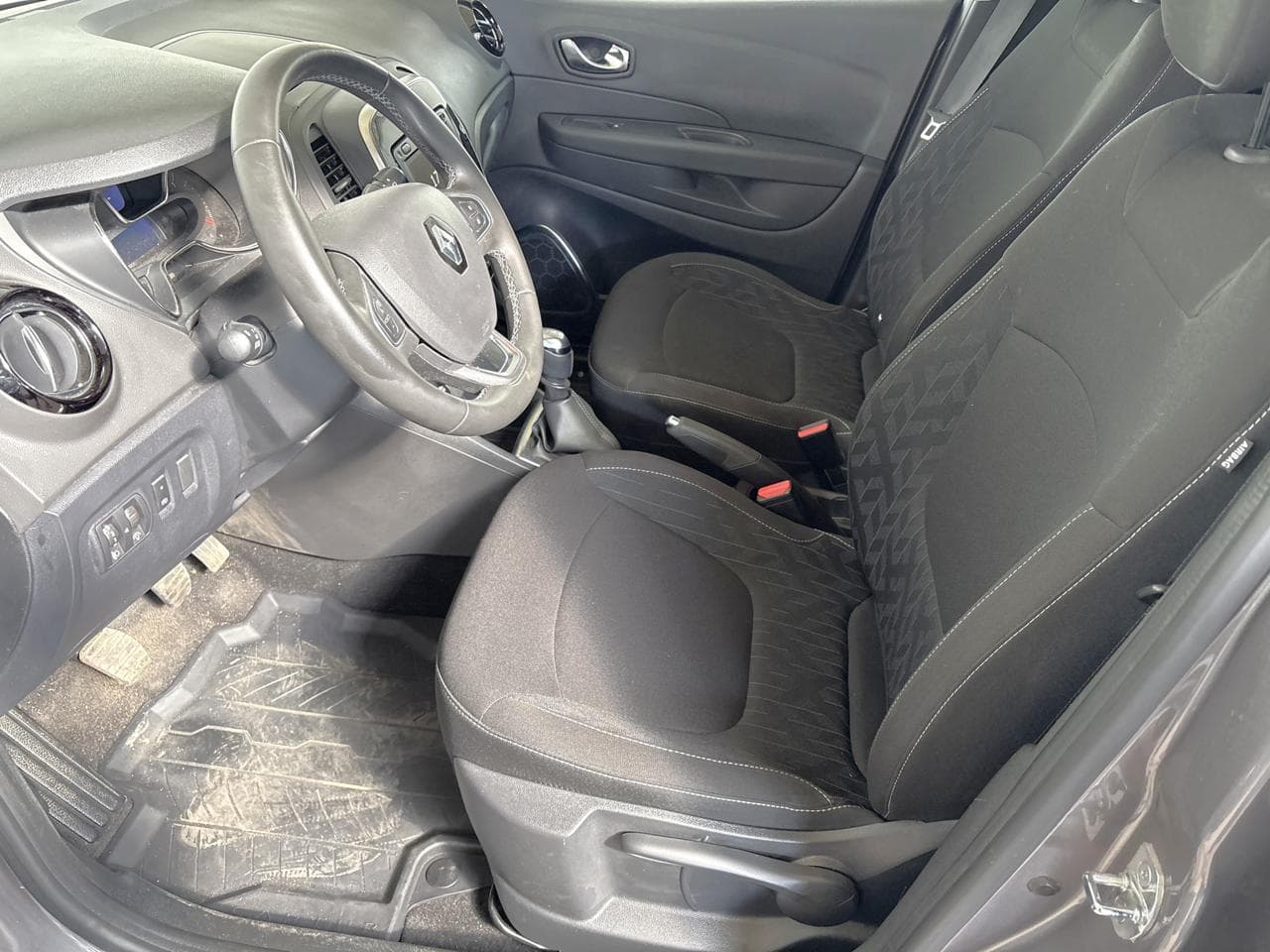 2019 Renault CAPTUR - 9