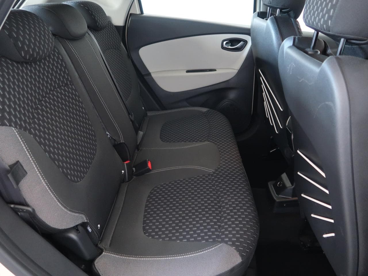 2018 Renault CAPTUR - 13
