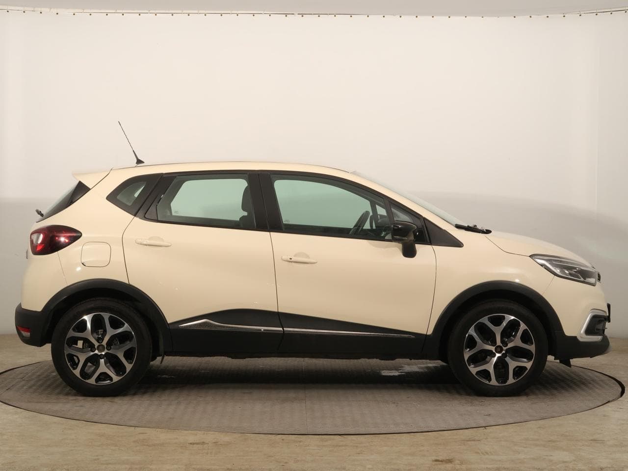 2018 Renault CAPTUR - 8