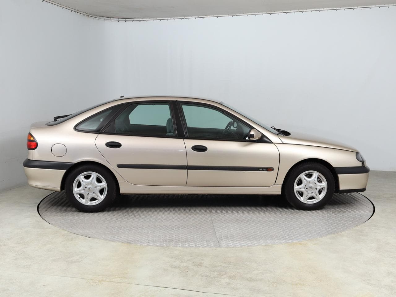 1999 Renault Laguna - 8