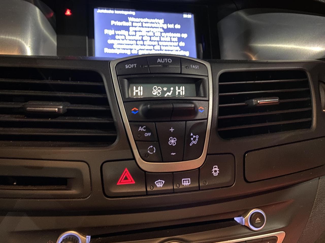 2010 Renault LAGUNA - 16