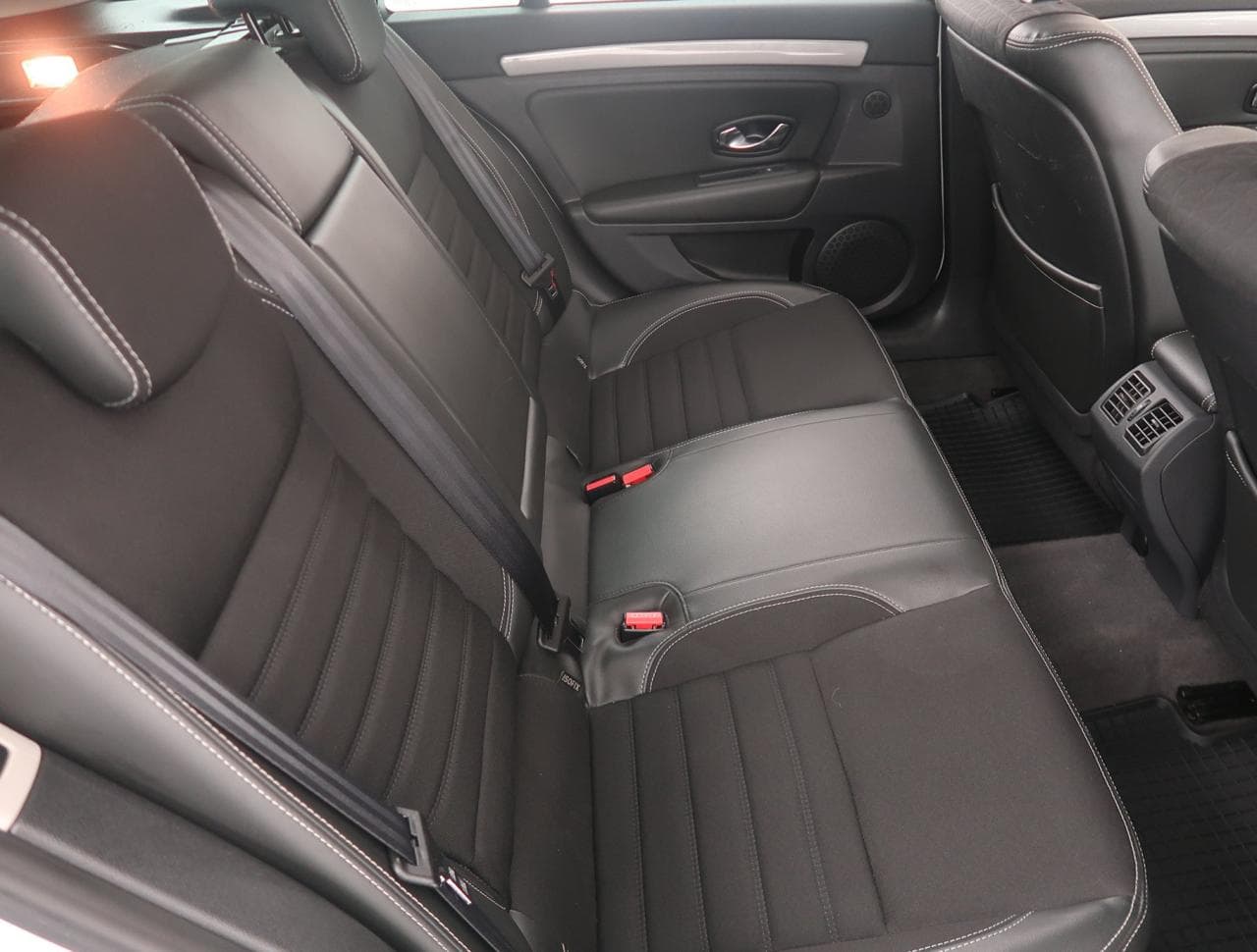 2015 Renault LAGUNA - 13