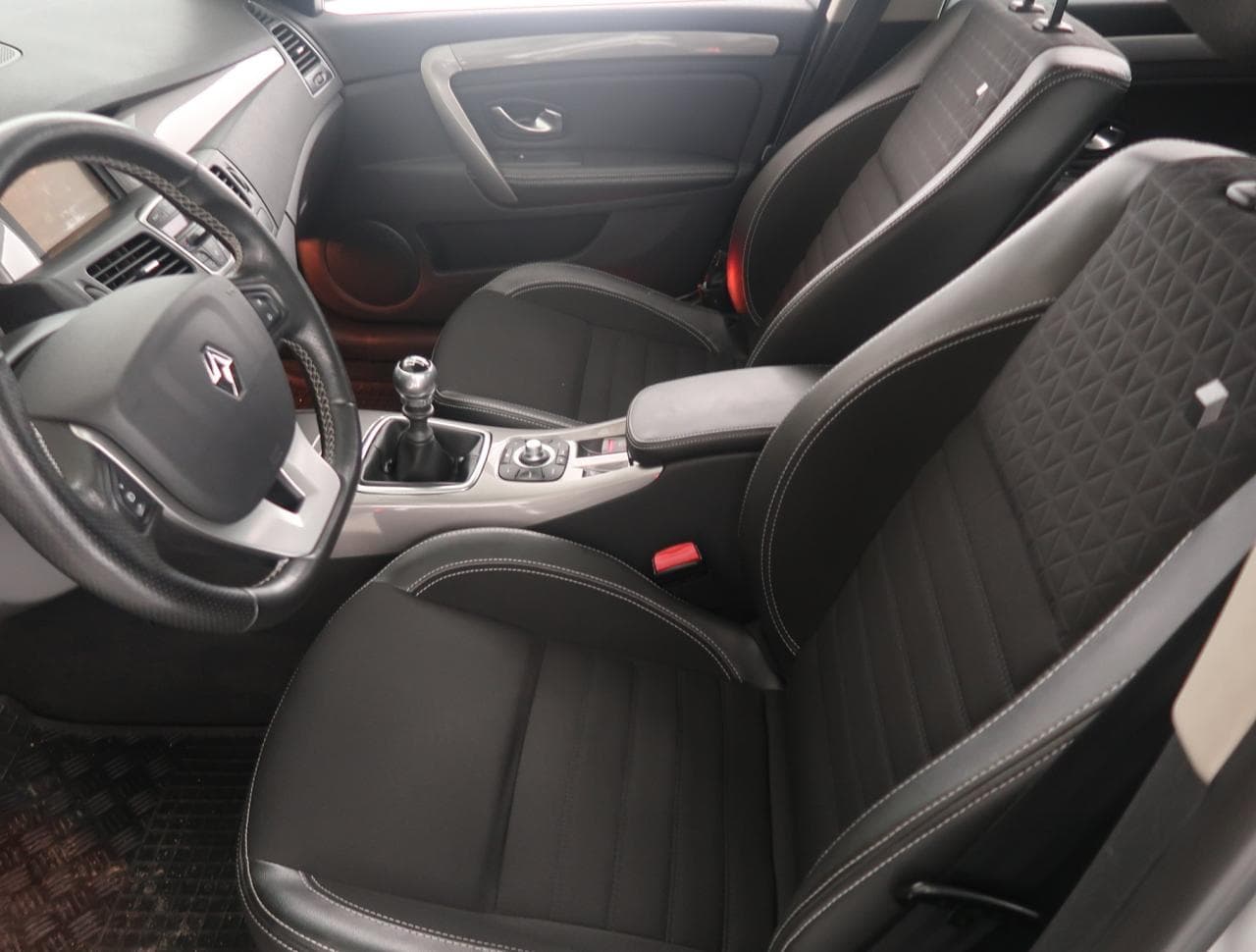 2015 Renault LAGUNA - 16