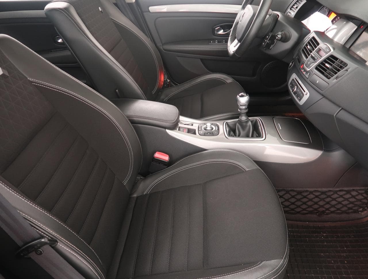 2015 Renault LAGUNA - 12