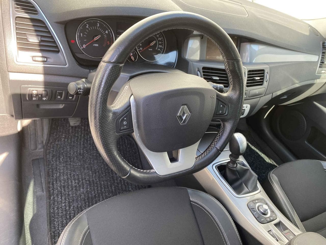 2015 Renault LAGUNA - 23