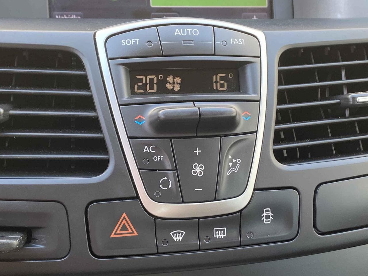 2015 Renault LAGUNA - 31