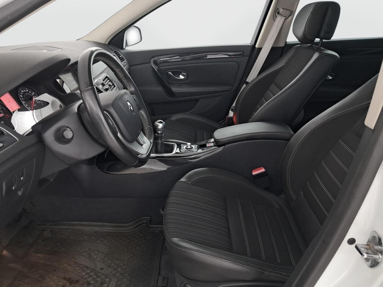 2015 Renault LAGUNA - 16