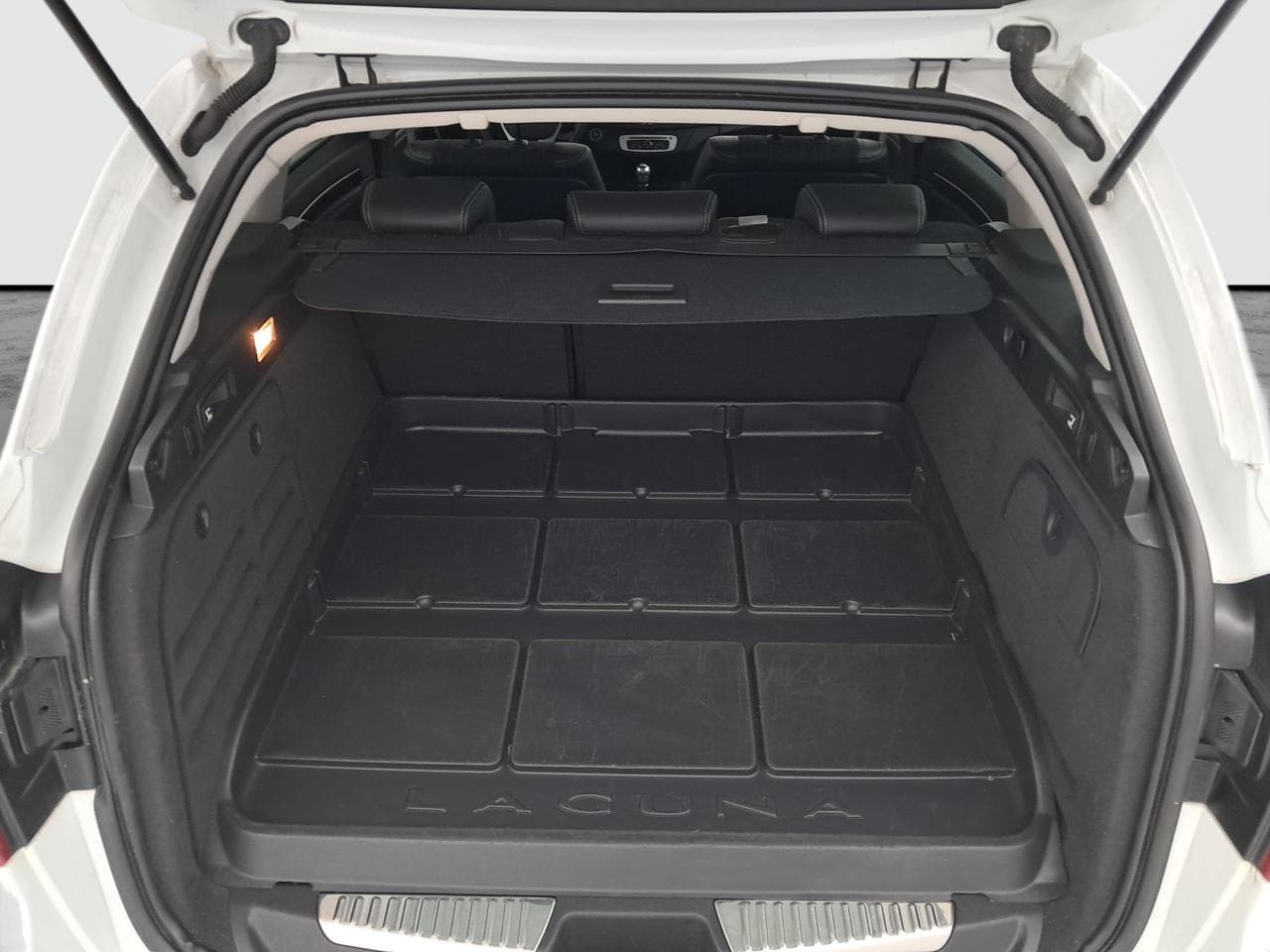 2015 Renault LAGUNA - 19