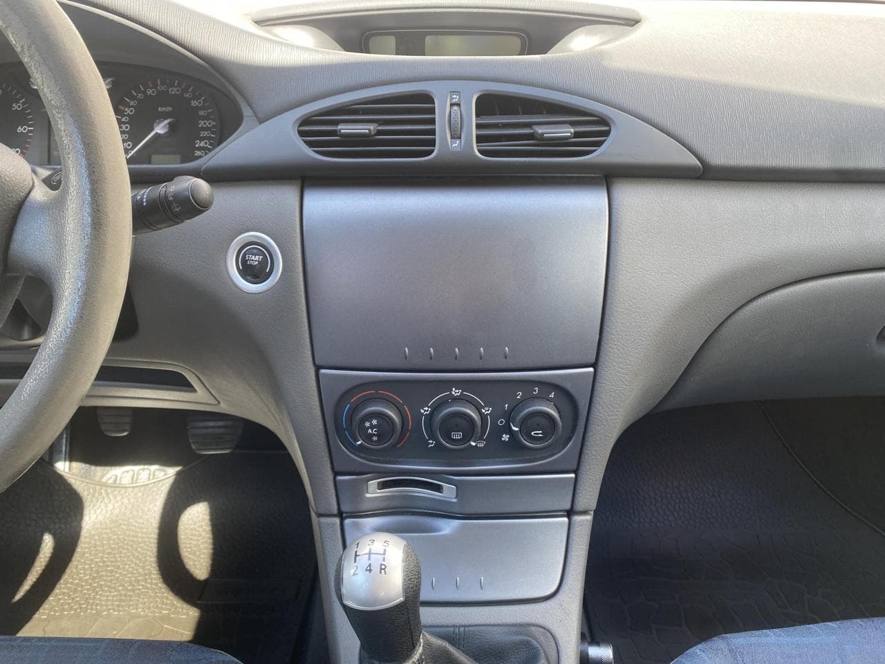 2002 Renault LAGUNA - 12