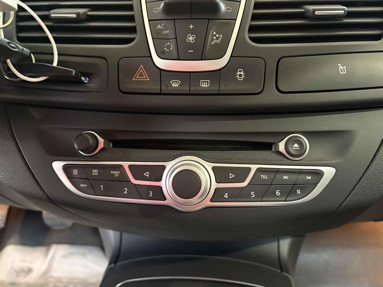 2011 Renault LAGUNA - 14