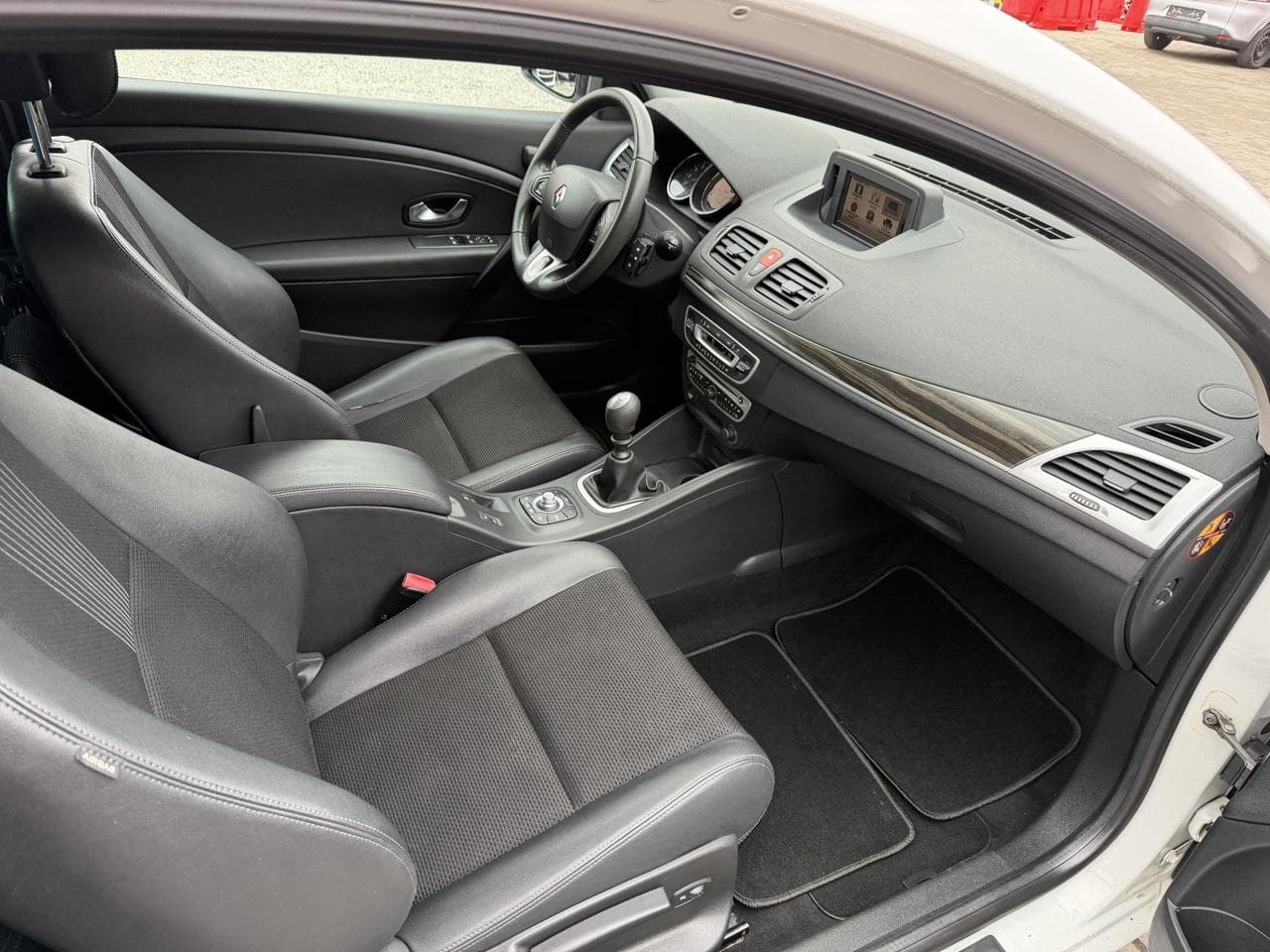 2010 Renault MEGANE - 9