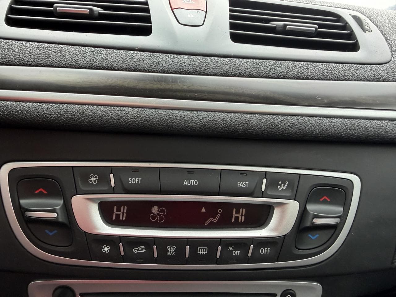 2010 Renault MEGANE - 14