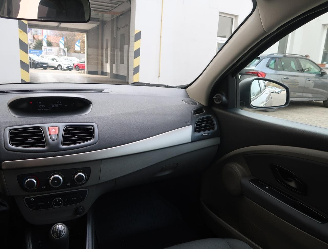 2011 Renault Megane - 11