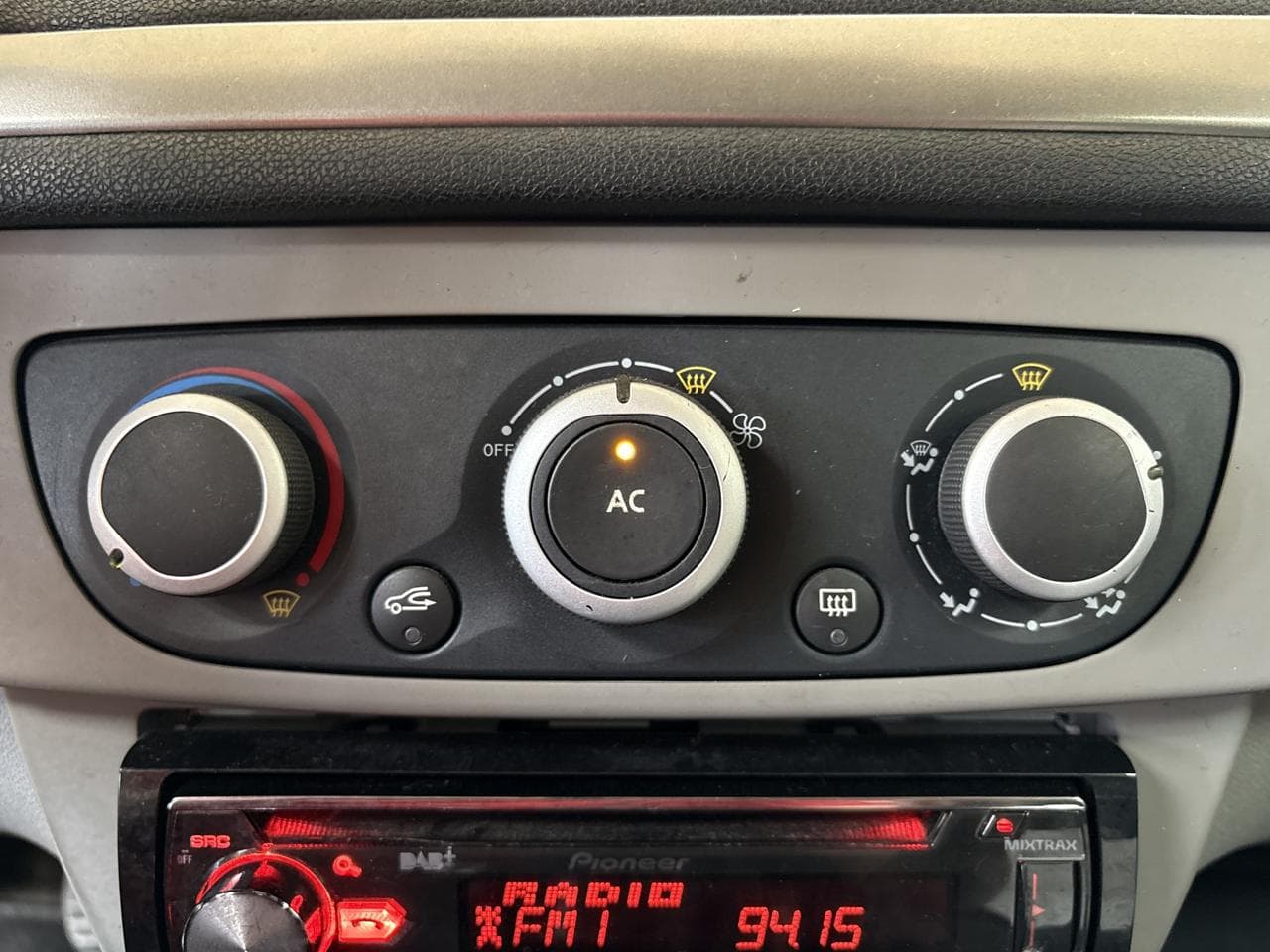 2011 Renault MEGANE - 23