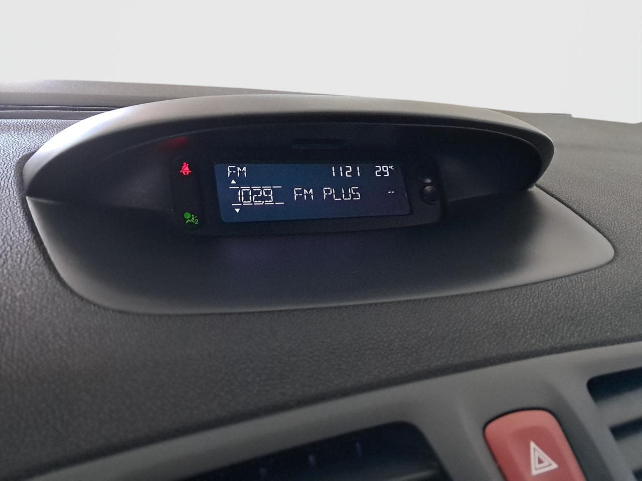 2011 Renault MEGANE - 29