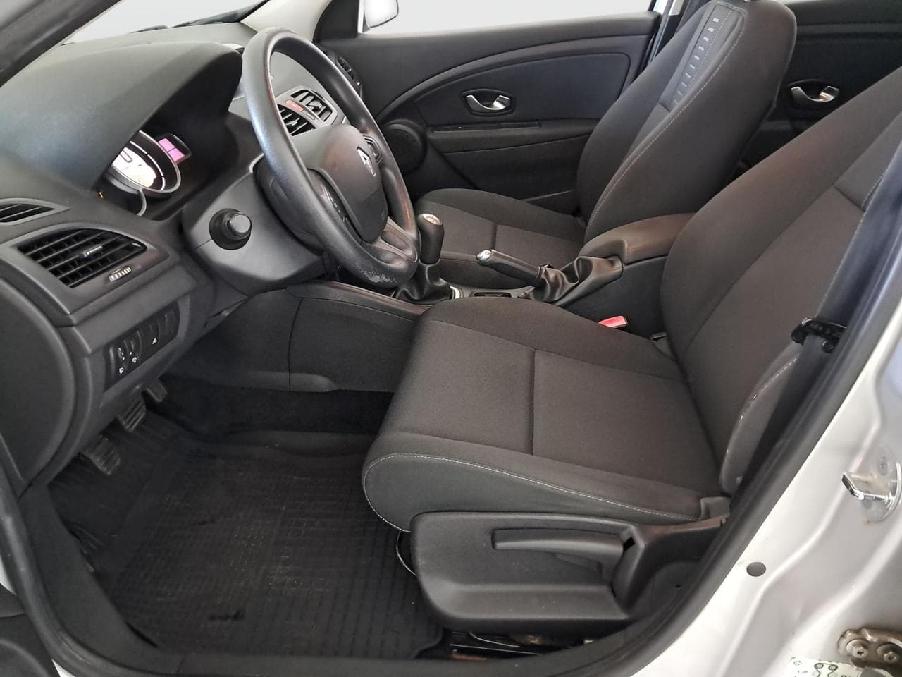 2011 Renault MEGANE - 25