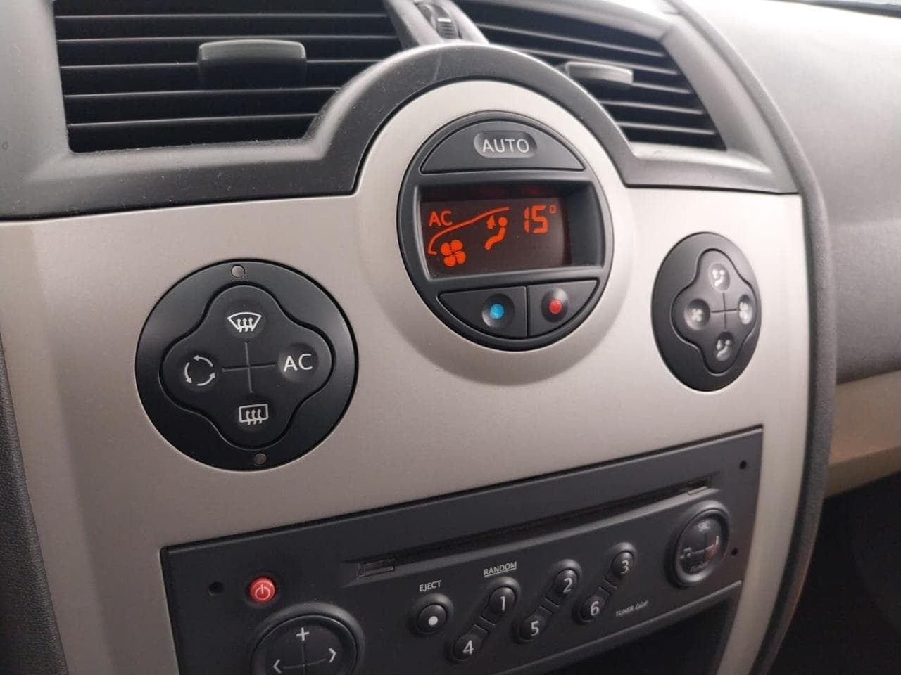 2003 Renault MEGANE - 19