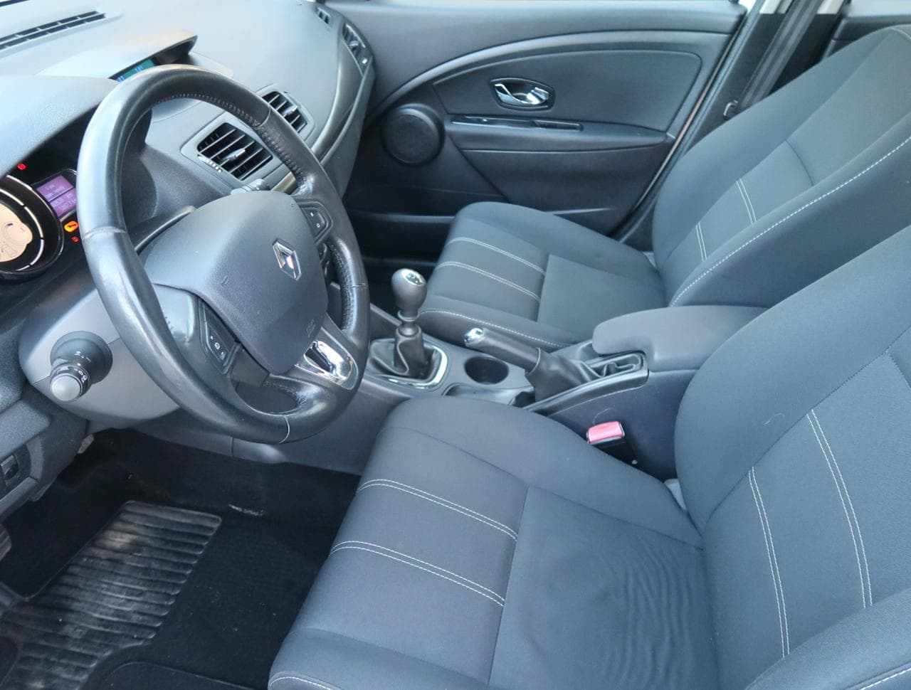 2015 Renault MEGANE - 16