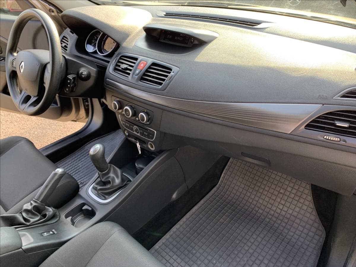 2010 Renault Megane - 21