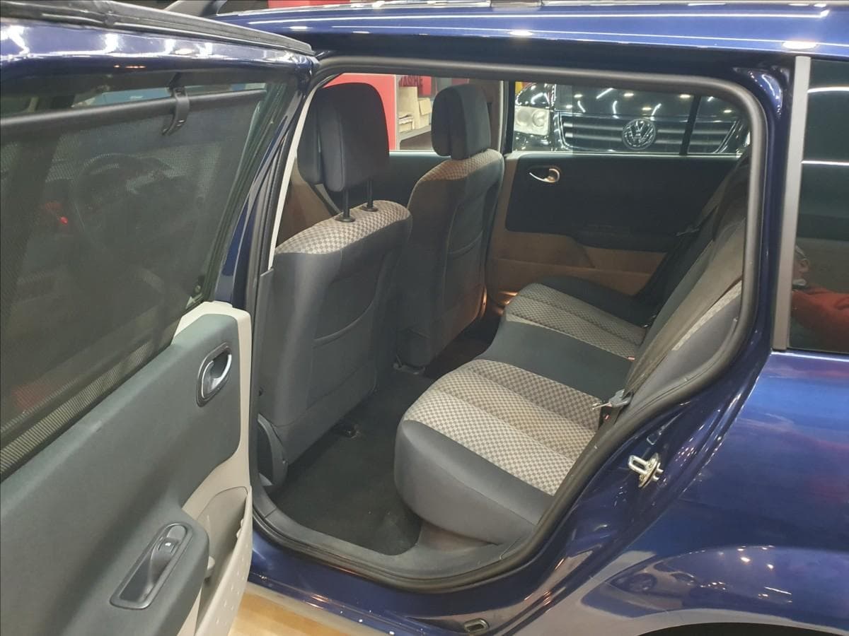 2005 Renault MEGANE - 12