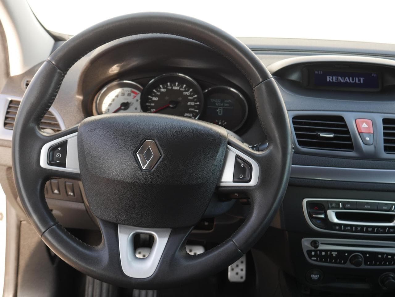 2011 Renault MEGANE - 21
