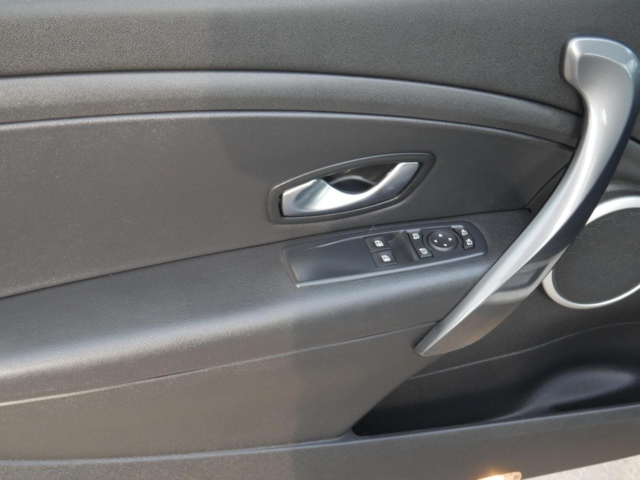 2011 Renault MEGANE - 25