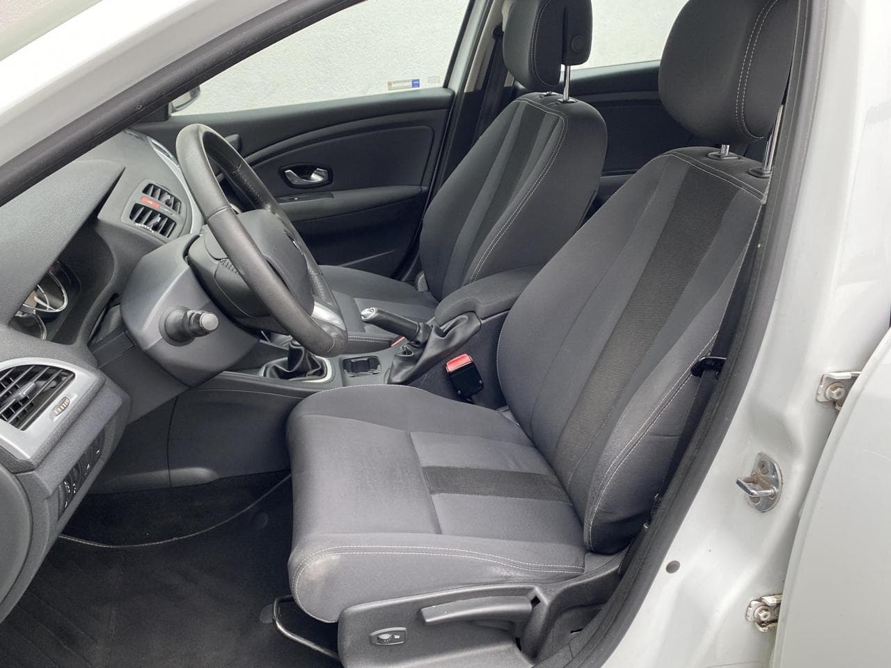 2010 Renault MEGANE - 9