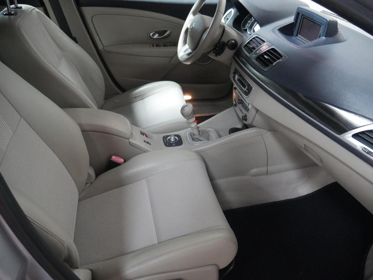 2010 Renault MEGANE - 21