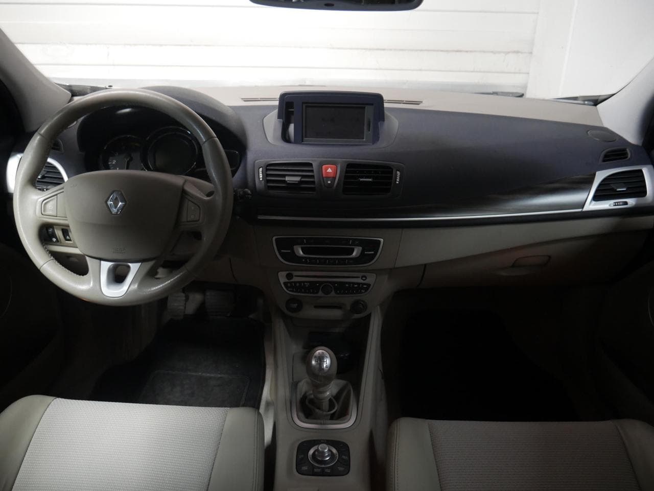 2010 Renault MEGANE - 13
