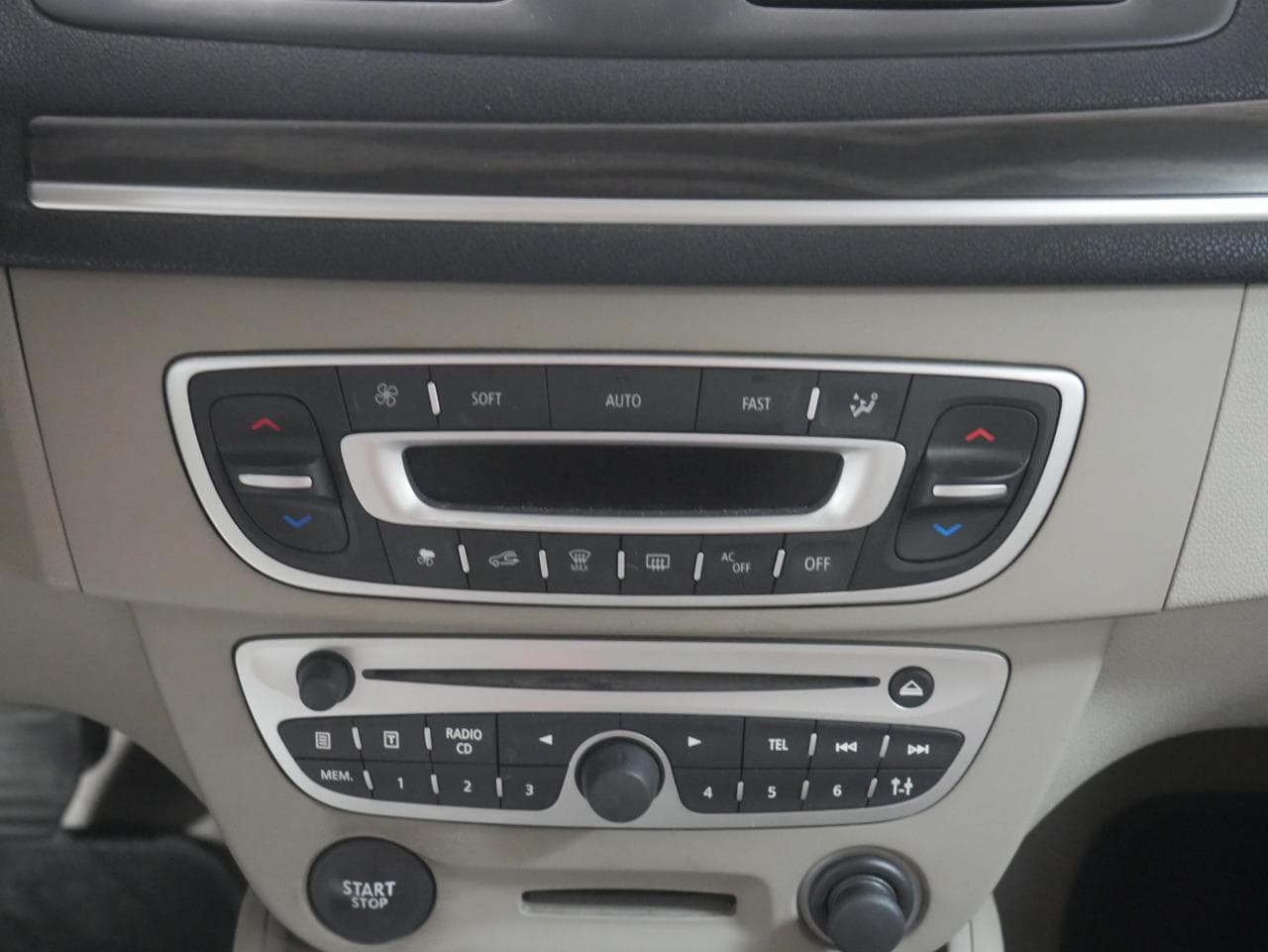 2010 Renault MEGANE - 26