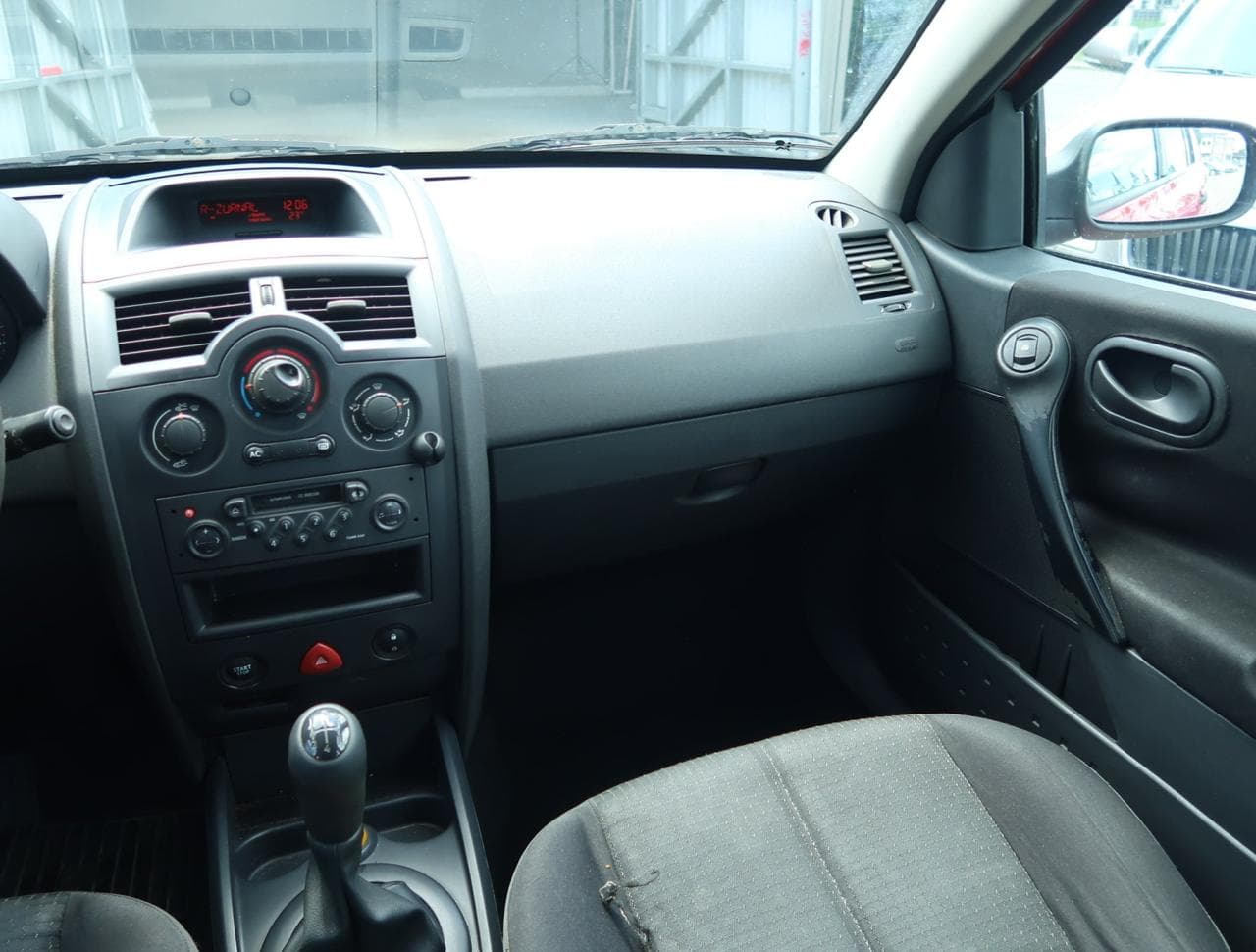 2004 Renault MEGANE - 11