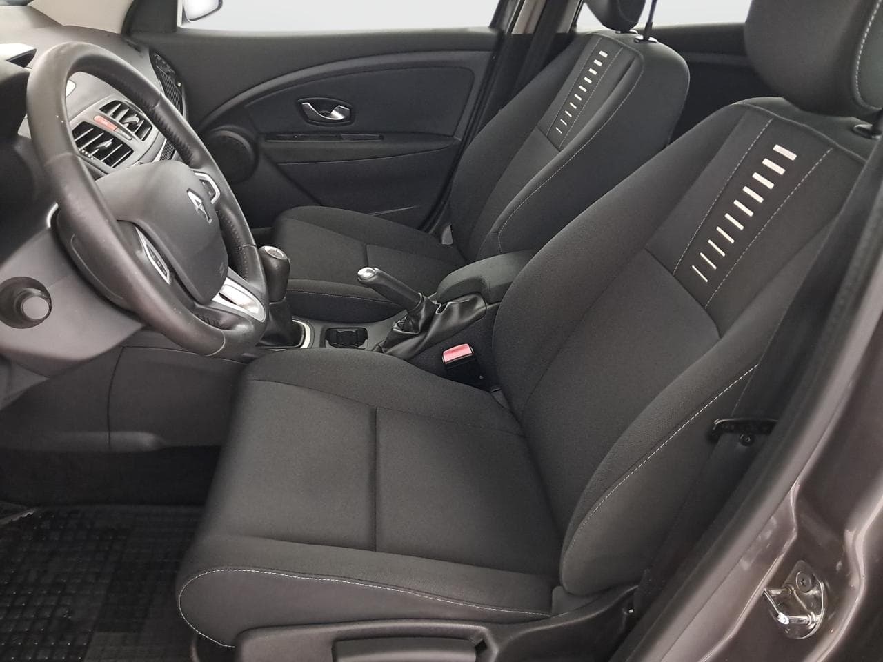 2011 Renault MEGANE - 16
