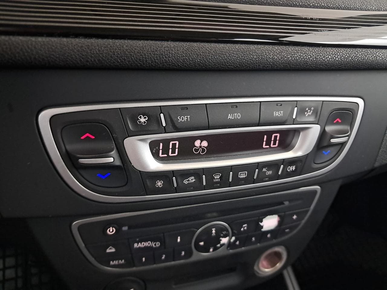 2011 Renault MEGANE - 19