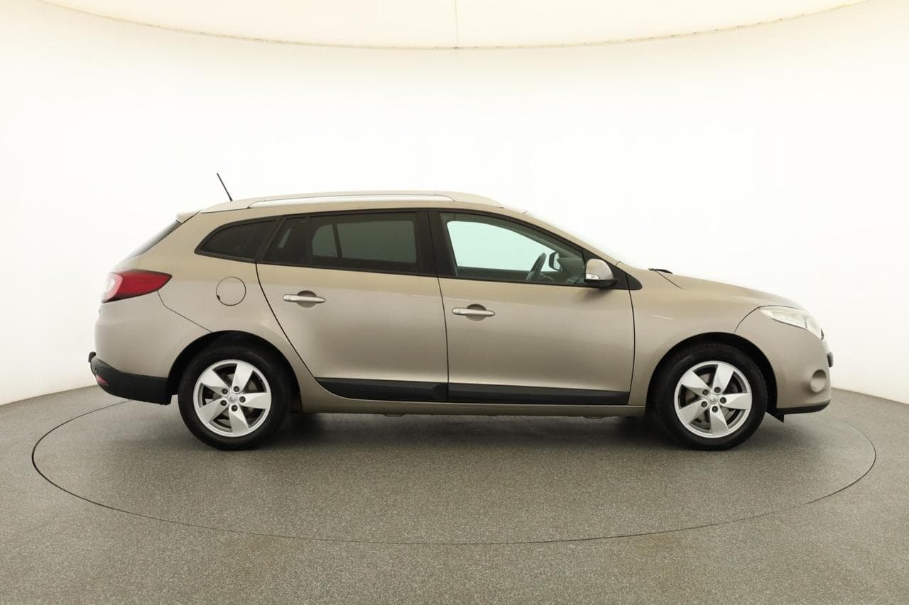 2010 Renault MEGANE - 8