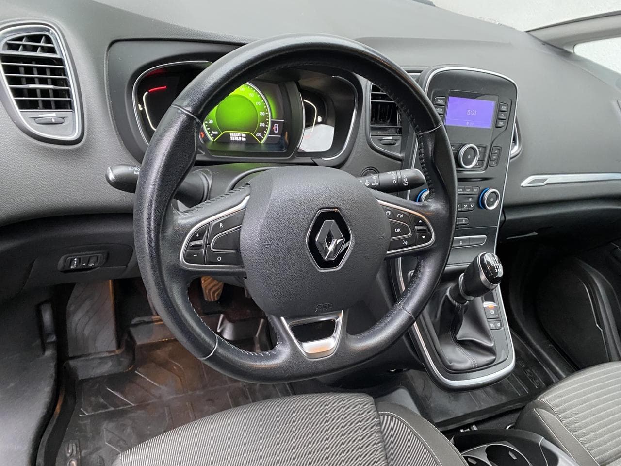 2017 Renault Scenic - 12