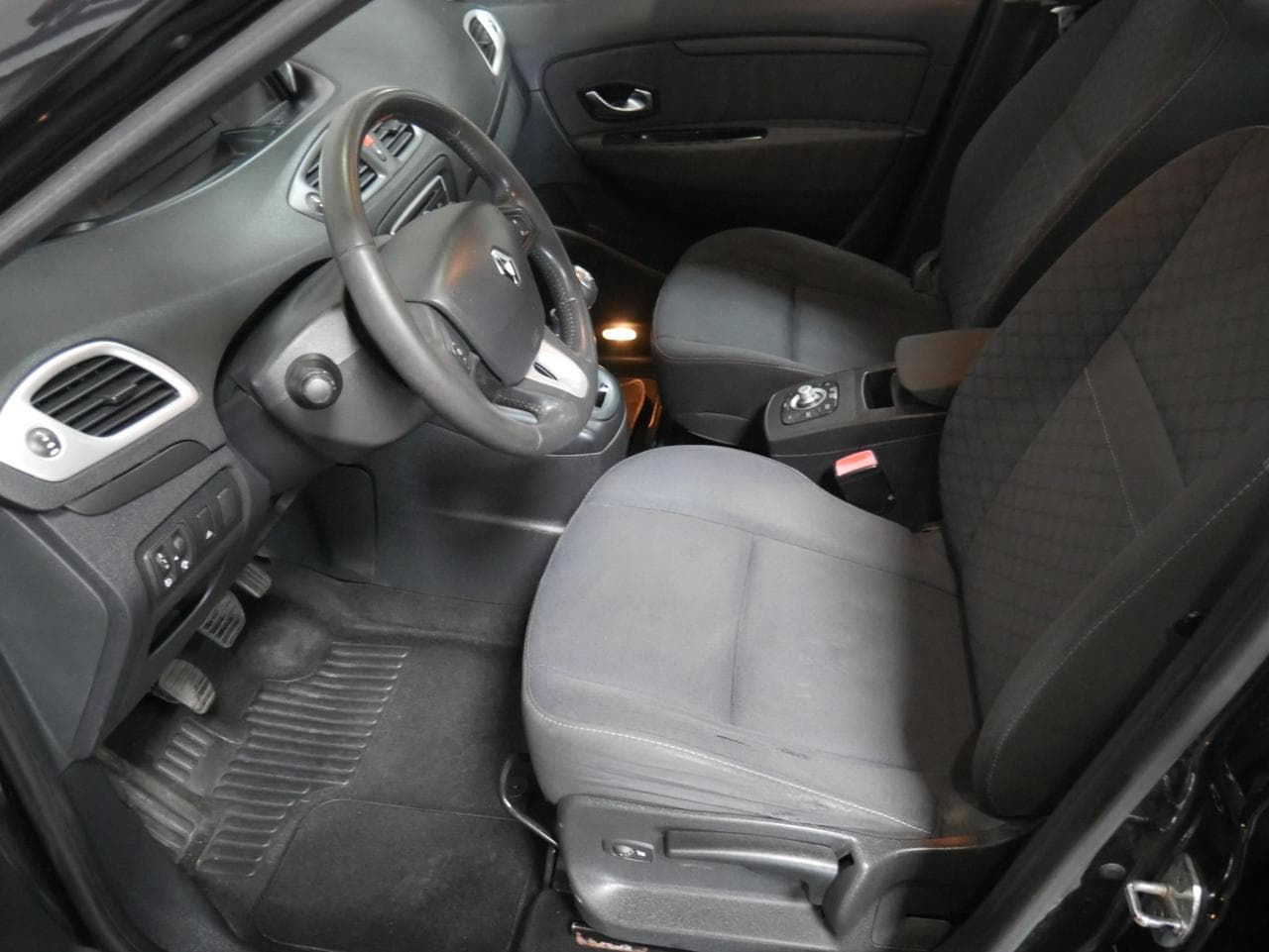 2010 Renault SCENIC - 11