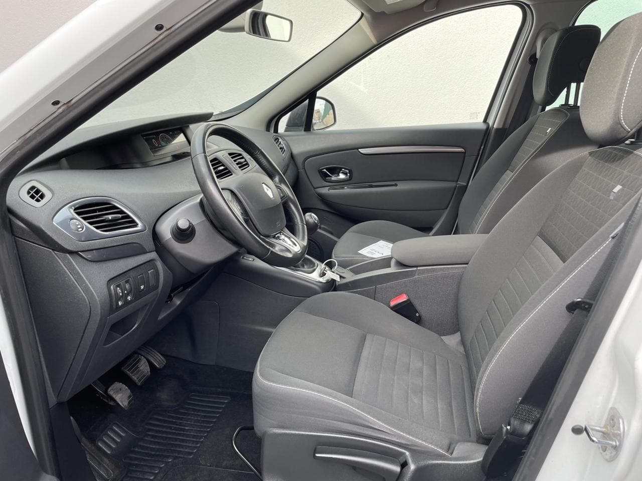 2016 Renault Scenic - 9